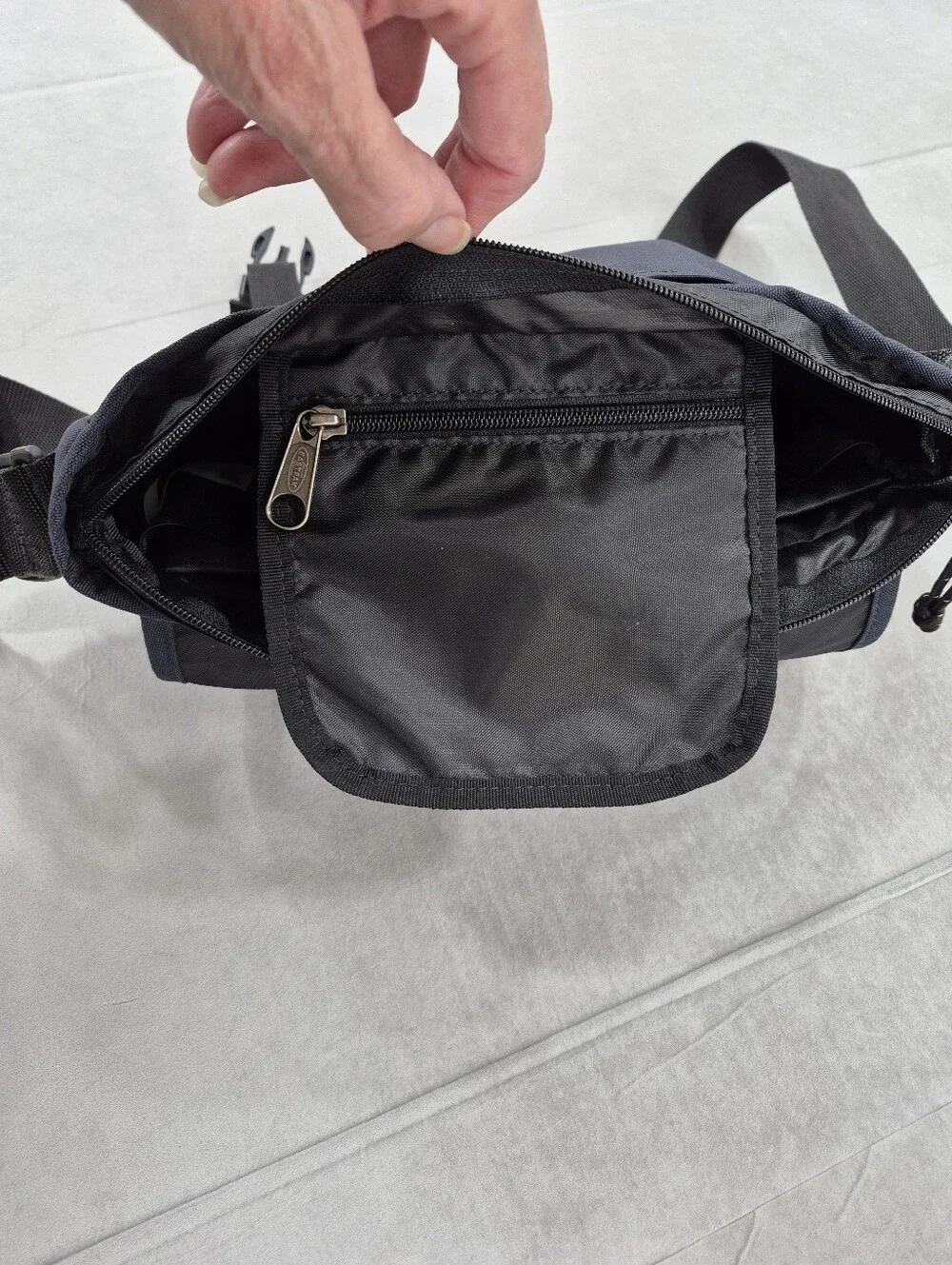 Eastpak small messenger